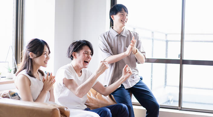 スポーツに熱狂する人々