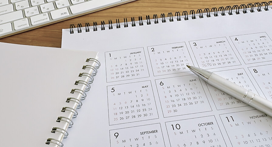 カレンダーと筆記用具