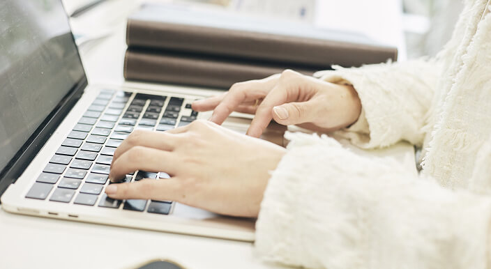 PCを使用する手元